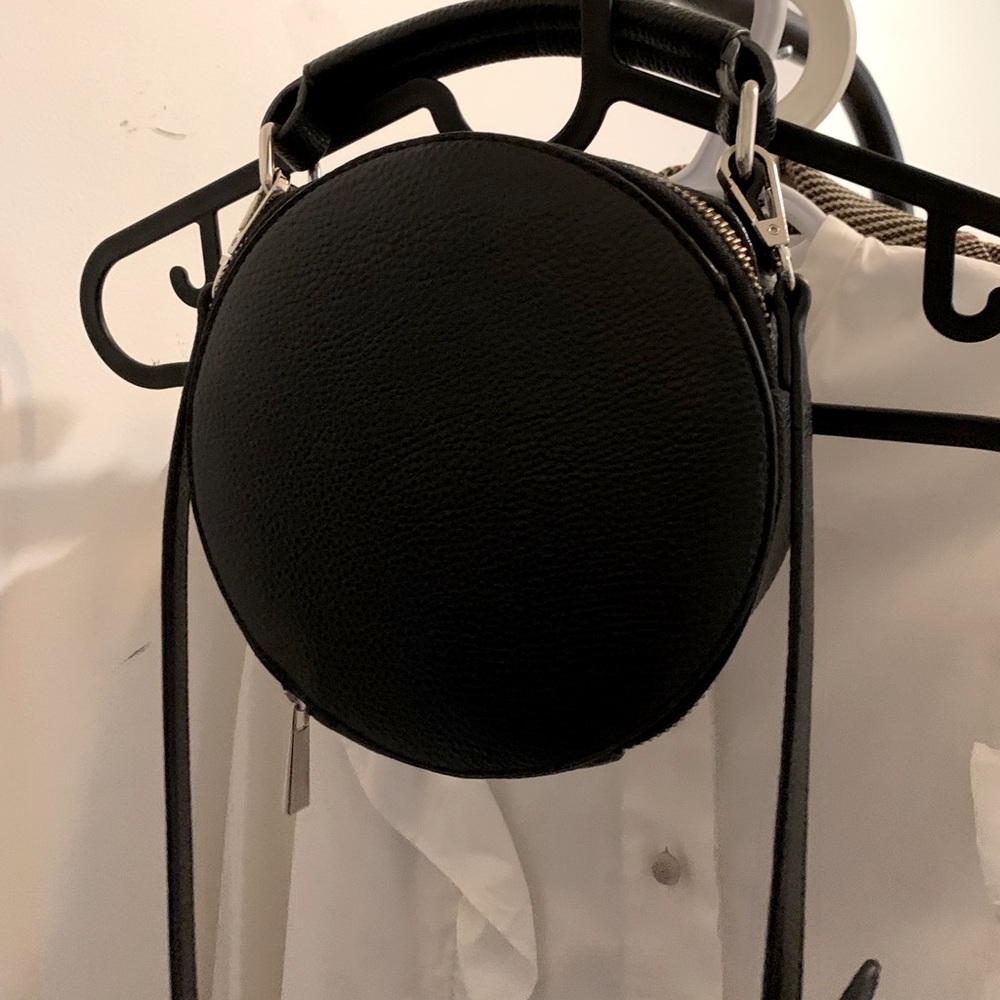 TOPSHOP ROUND PURSE VEGAN LEATHER